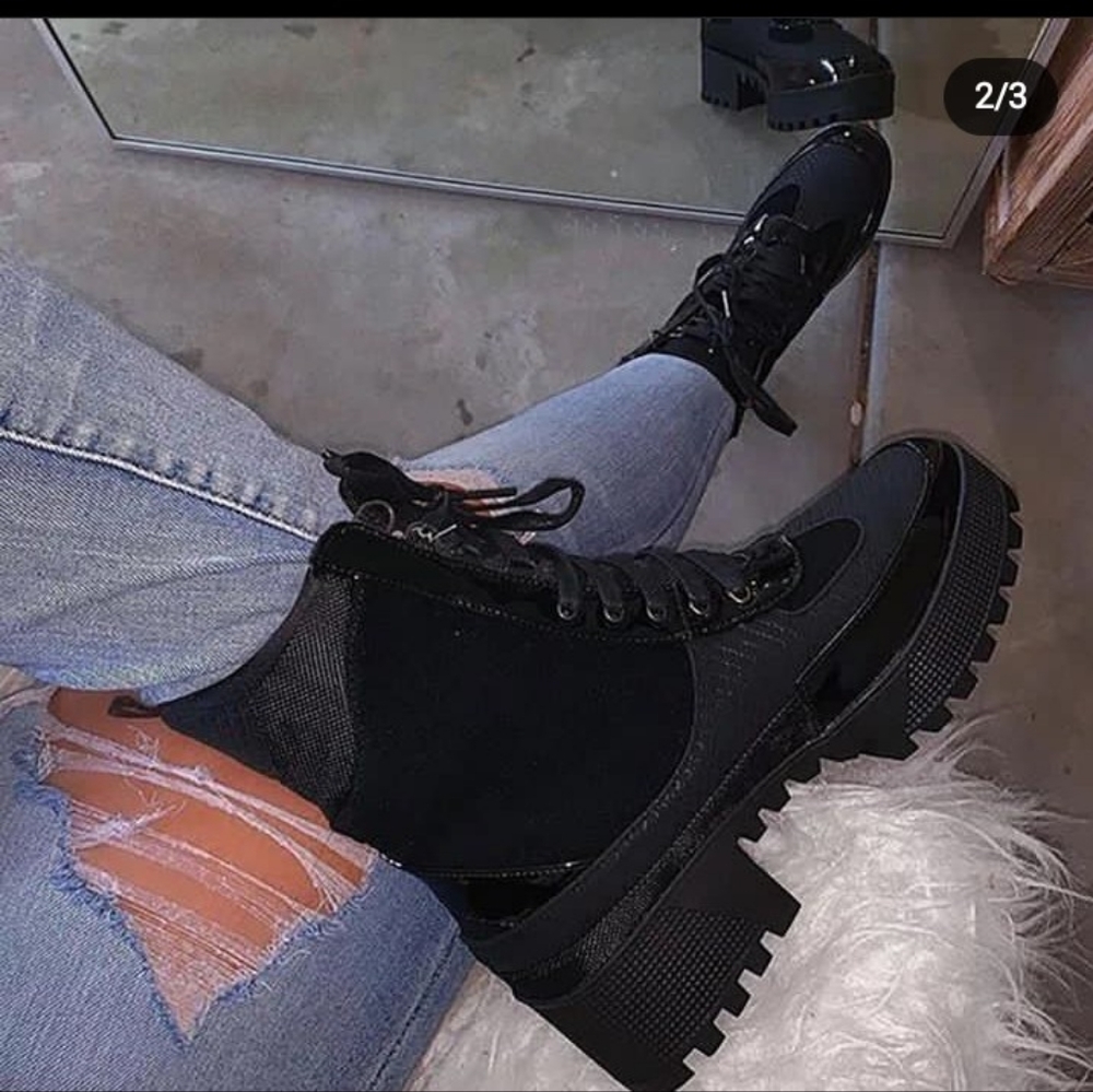 Never Worn Size 8Black Lace Up Winter Boots